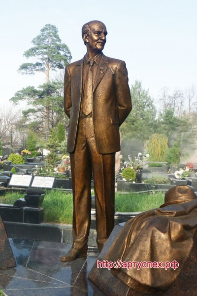 Памятник Геворку Андреевичу Вартаняну