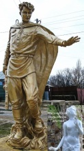 скульптура советского солдата в образе Архистратига Михаила